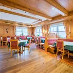 Hotel Grundlhof 4*