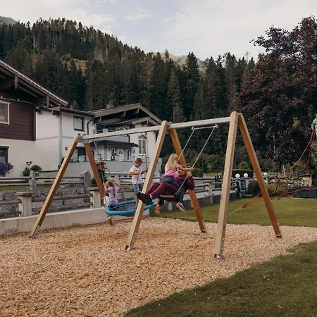 Hotel Grundlhof Bramberg am Wildkogel